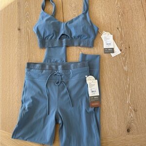 Vuori elevate legging and bra